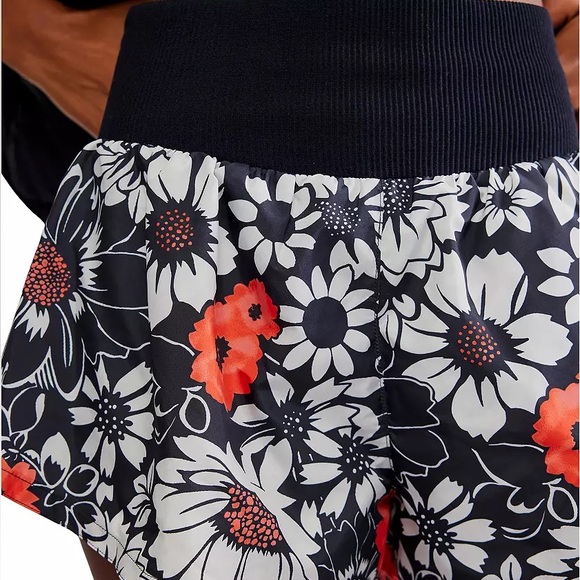 NWT FP Movement Carpe Diem Shorts | Tuxedo Daisy Print | Size M - Picture 4 of 6